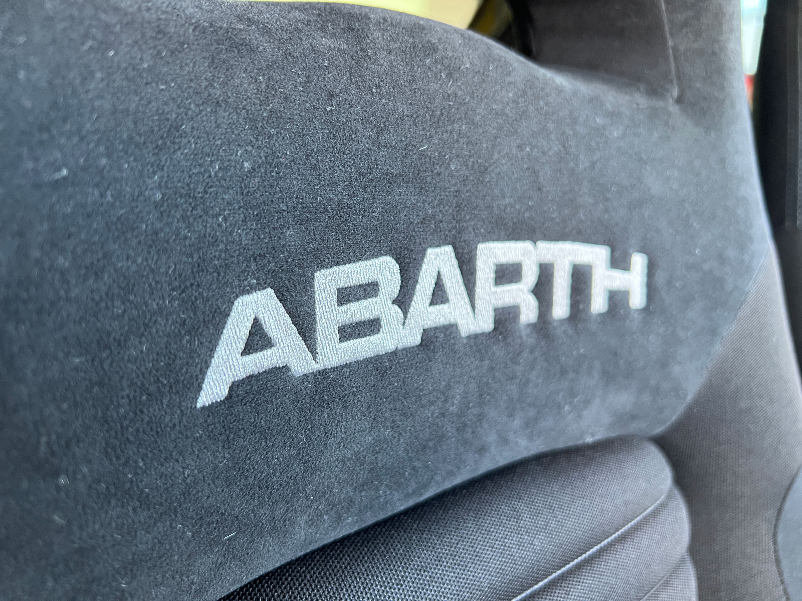ABARTH 695 1.4 TURBO 180ps LHD/5MT