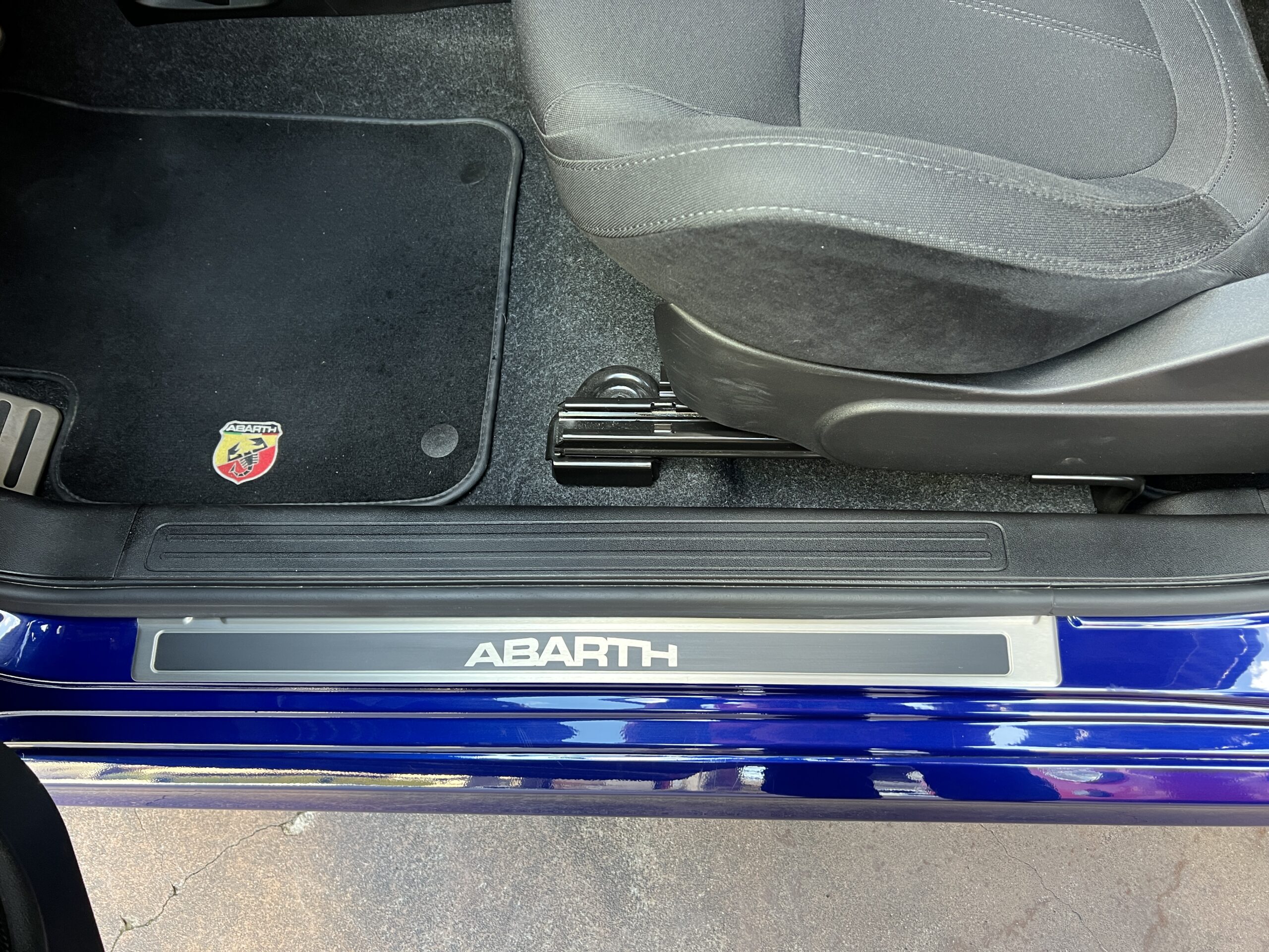 19’ ABARTH 595 BASE GRADE Blu Podio LHD/5MT