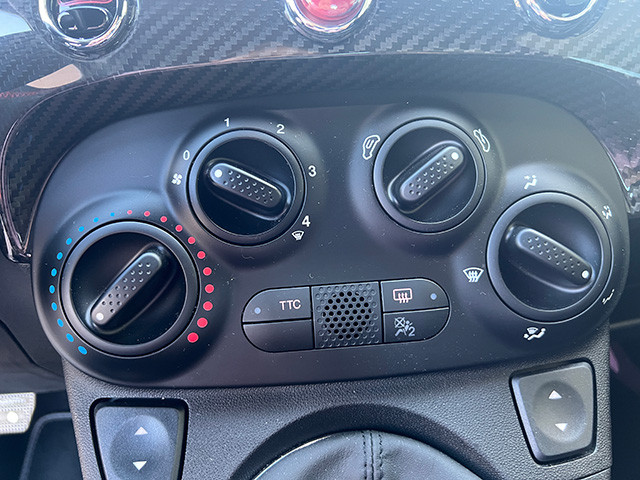 16′ ABARTH 695 BIPOSTO Ferrari Courtesy Car 1.4TURBO 190ps LHD/5MT