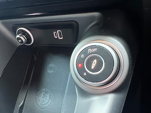 24′ ALFA ROMEO TONALE PHEV Q4 VELOCE SUNROOF EDITION